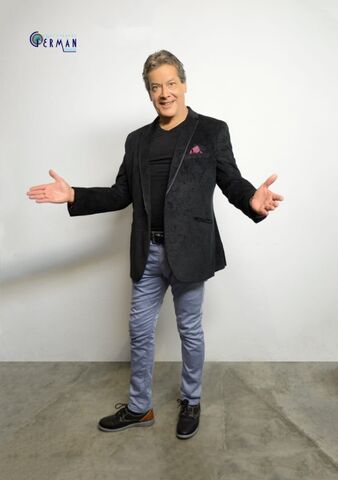 Omar Reyes         actor y comediante